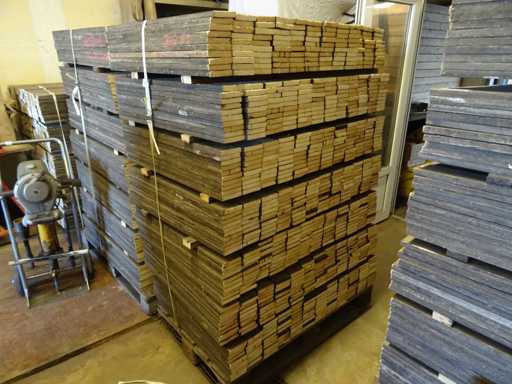 Un lotto di assi di legno 80cm (840x)