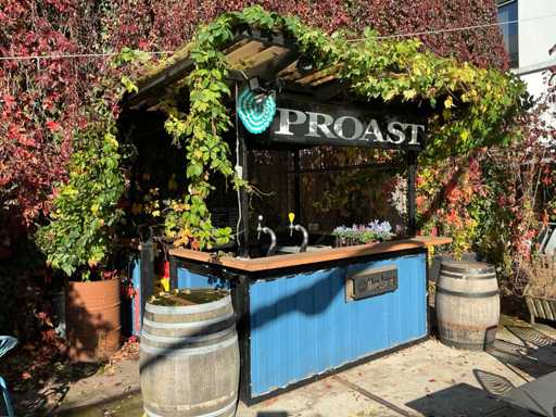 Bar na ?wie?ym powietrzu z instalacj? kranu do piwa