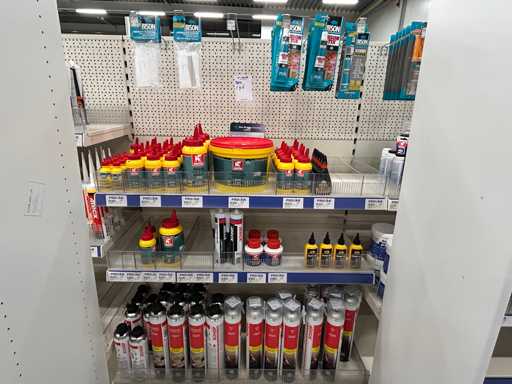 Charge von Klebstoffen, Schmierstoffen und Pur (120x)