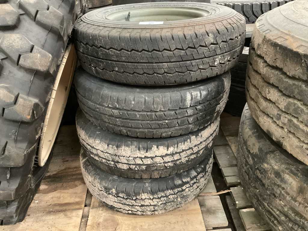 Dunlop Tire