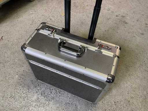 Alukoffer mit Rollen