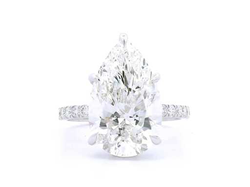 Ring aus 18 Karat Weißgold mit 6,77 ct Diamant