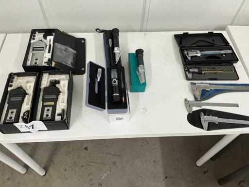 Various measuring instruments (11x)