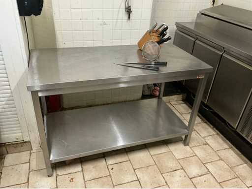 Inox werktafel met messen