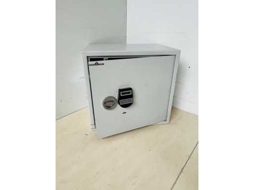 MB40 safe capacity 38L. code not provided (blocked)