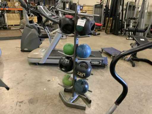 Onbekend medicine ball met rek Krachtstation