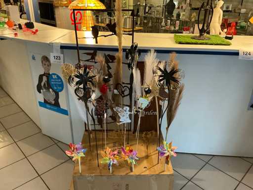 Décorations de jardin et pluviomètres variés