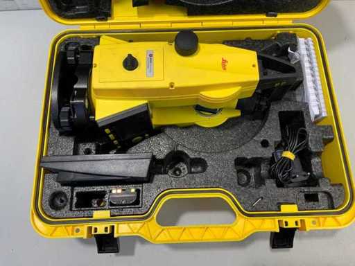 LEICA BOUWER 109 12427 - *Theodoliet