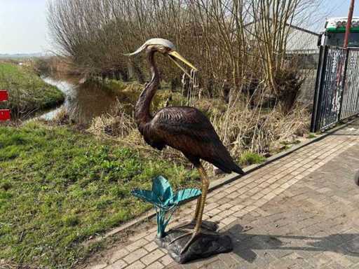 Scultura della fontana di airone