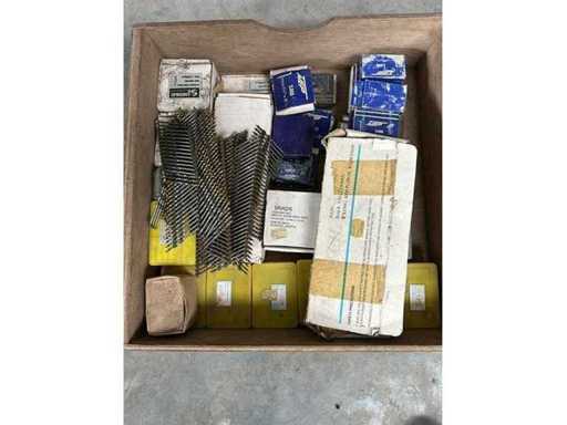 Nagels nagelschieters - Fastening material batch