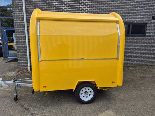 Foodtruck geel met afzuigkap - 2026