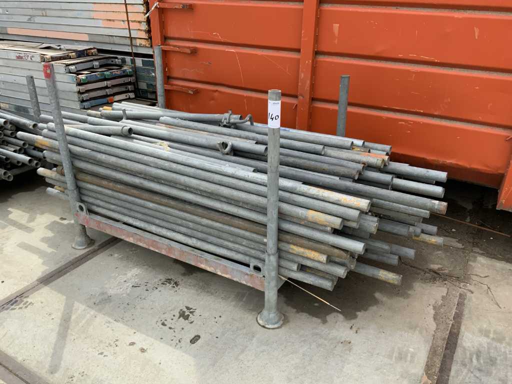 Stacking yoke with scaffolding pipe