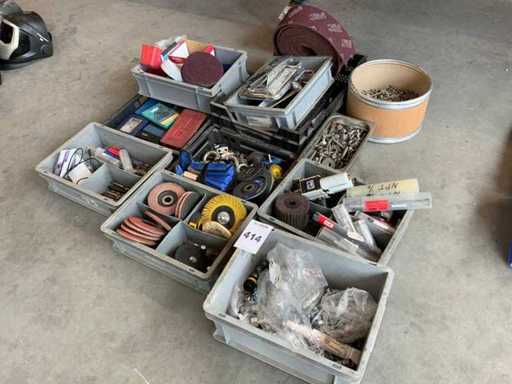 Vari materiali e strumenti