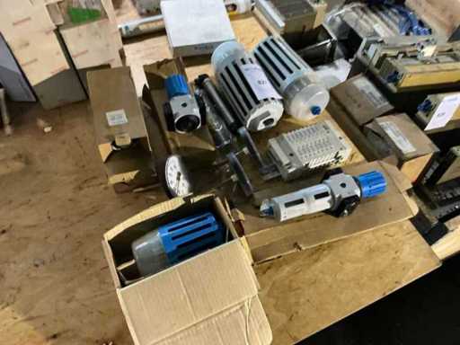 Lotto di varie parti pneumatiche