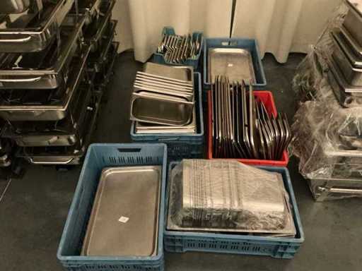 Lot Gastronorm containers and lids