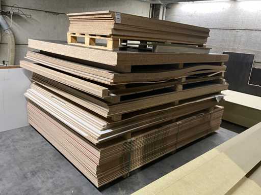 Duża partia materiału blachy drewnianej