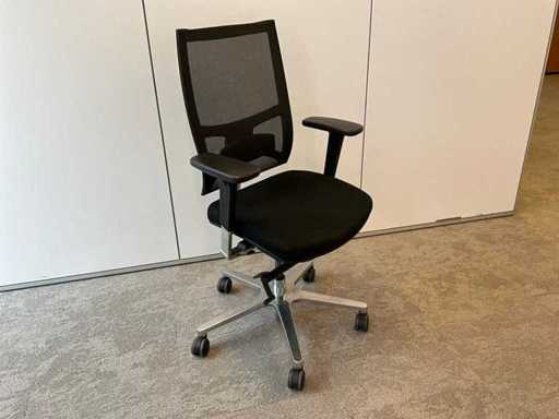 Arte's Ergonomic design office chair (2x)