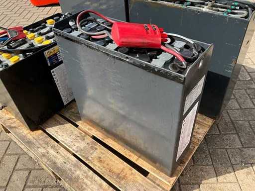 Hawker 24V 2 PZS 250 Traction battery