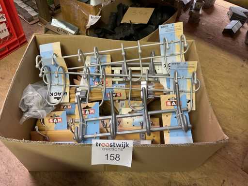 1 x partij kapstokken