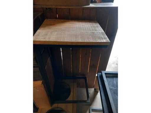 2 mooie bijzettafeltjes