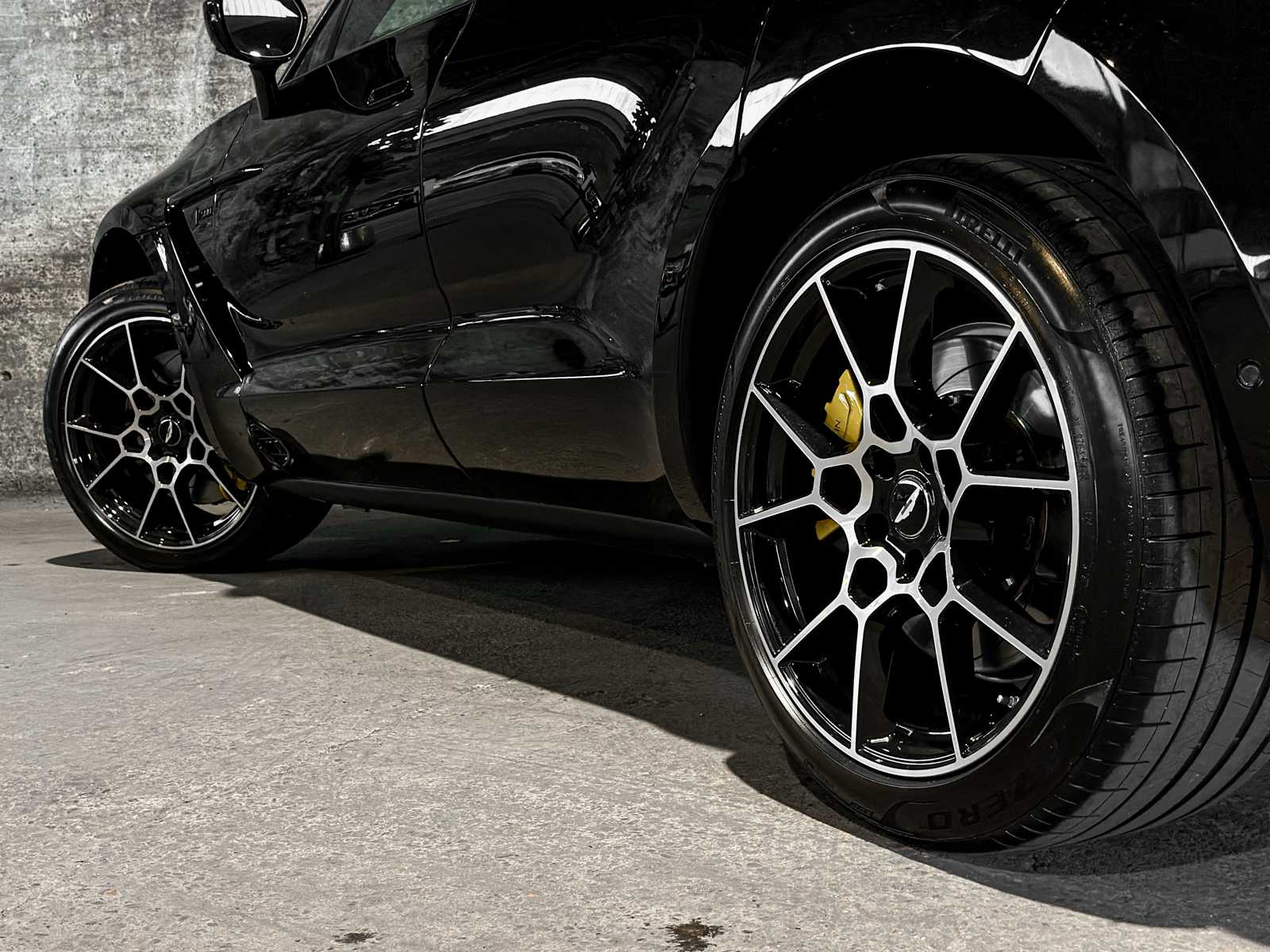 Aston Martin DBX 4.0 V8 1913 551pk 2020 (1 OF 500), HNT-92-V