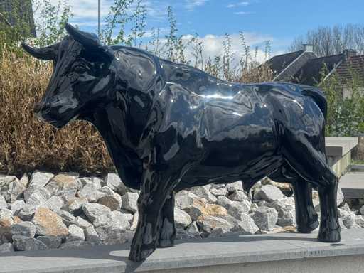 Stier H69cm x L110cm Zwart