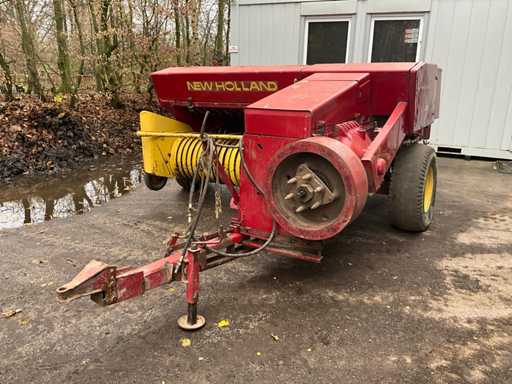 New Holland Super Hayliner 286 Baler