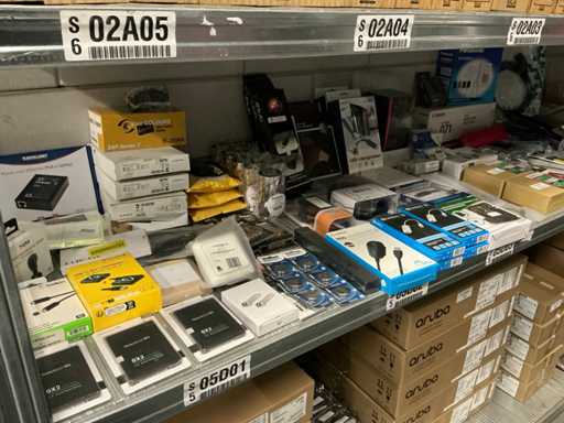 Charge verschiedener IKT-Artikel (108x)