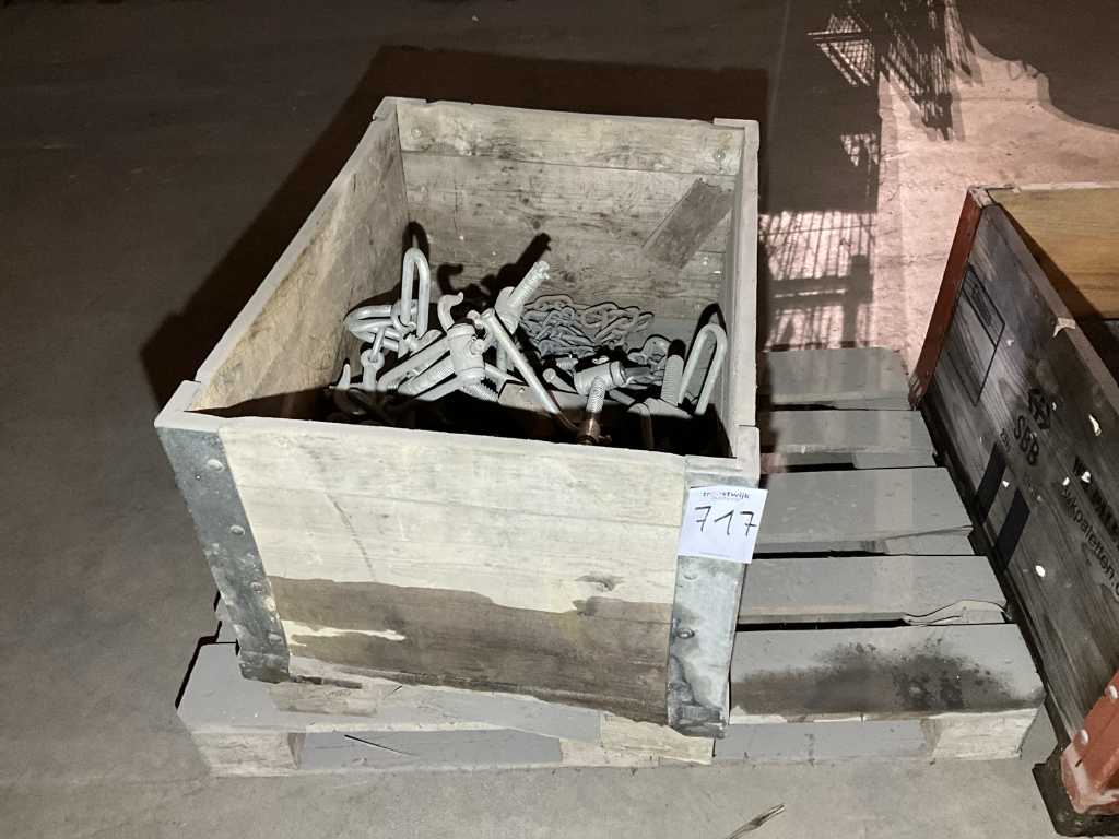 Lot of lifting equipment with pallet