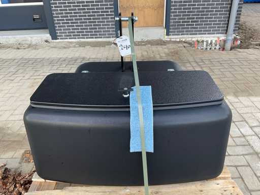 Front weight, "600kg"