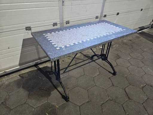 Pietra naturale per tavolino da giardino