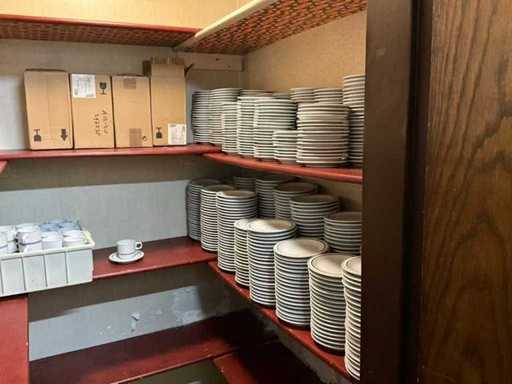 Piatti e piatti per la torta per la festa di Zwanenburg