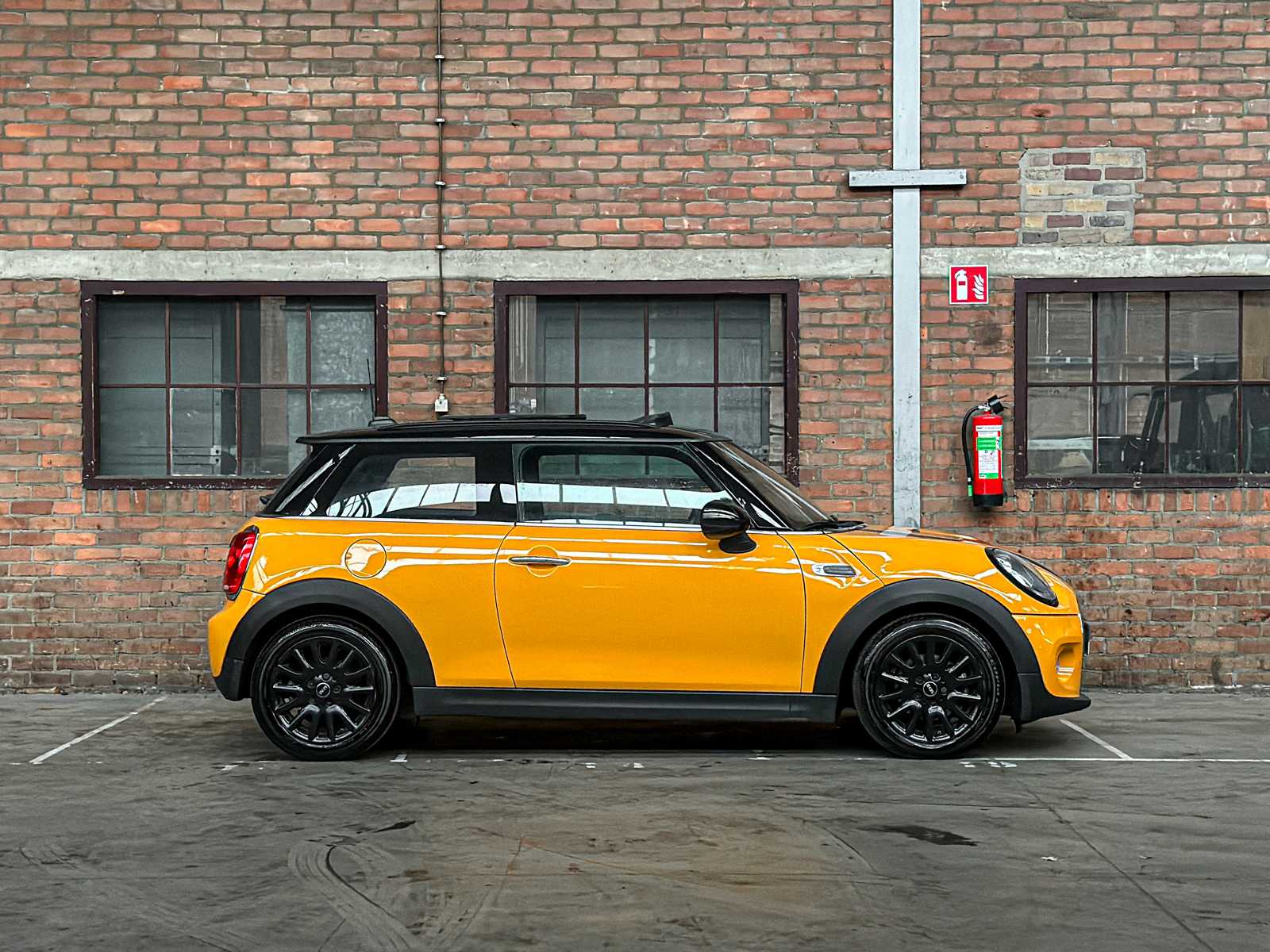 Mini Cooper Business 1.5 136pk 2016 (Origineel-NL), JF-468-B