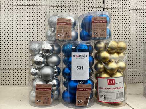 Party der Weihnachtskugeln.