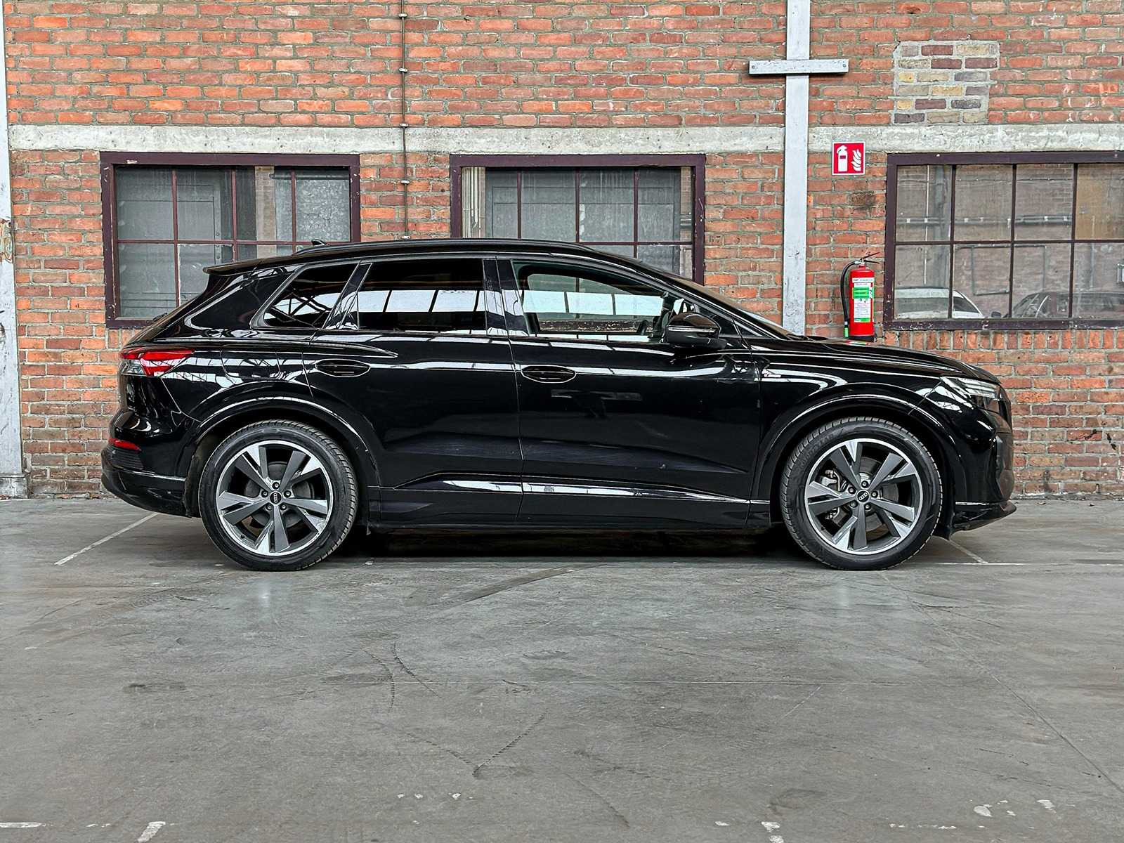 Audi Q4 e-tron 50 quattro Launch Edition S Competition 77 kWh 299pk 2022 (Original Dutch + 1st owner), P-122-GB 