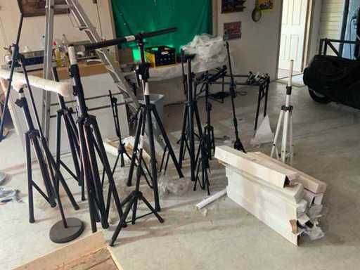 Speaker and microphone stands (22x)