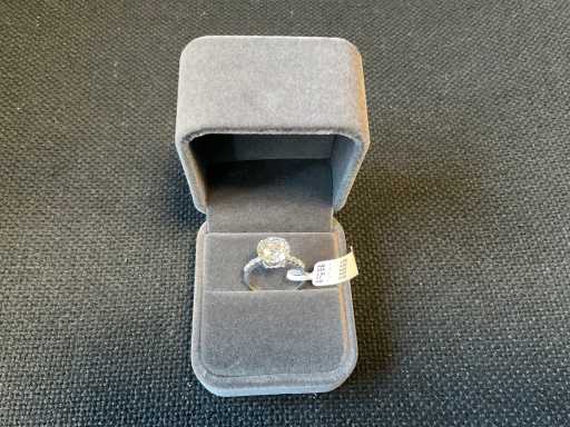 Anello in oro bianco 14 carati con diamante da 4,02 ct
