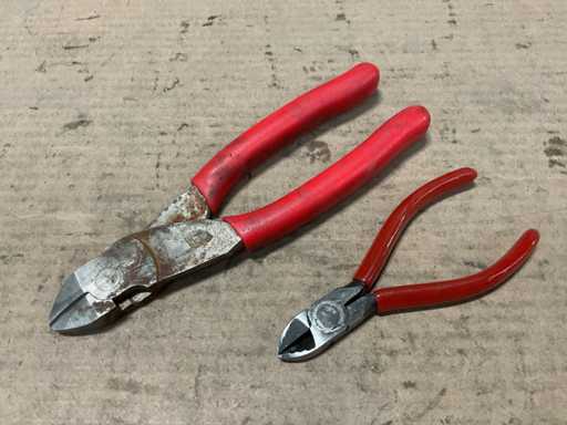 Snap-on Different pliers (2x)