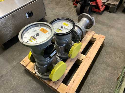 Stainless steel Flowmeter (2x) and valve