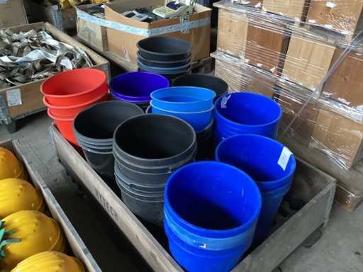 Mülltonnen im Büro