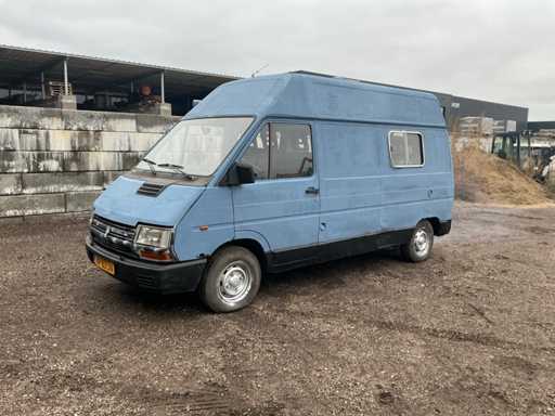 Renault Camper aus dem Baujahr 1992