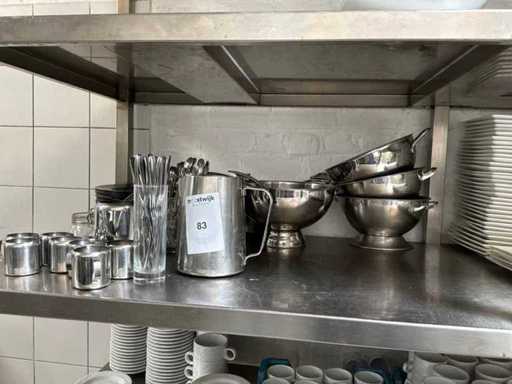 Fournée de divers ustensiles de cuisine