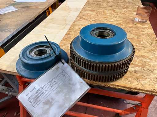 DeMag 2 x aandrijfwiel dia170 en 1 x meeloopwiel dia 170