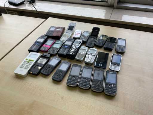 Nostalgic Mobile Phone (25x)