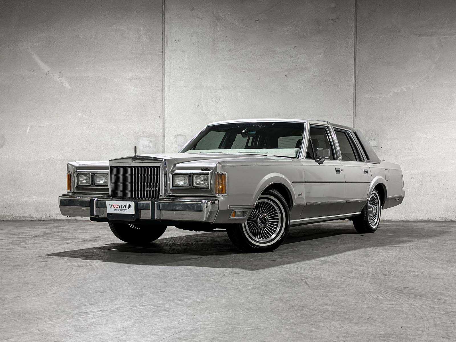 Luxury, sports and classic cars te Tiel