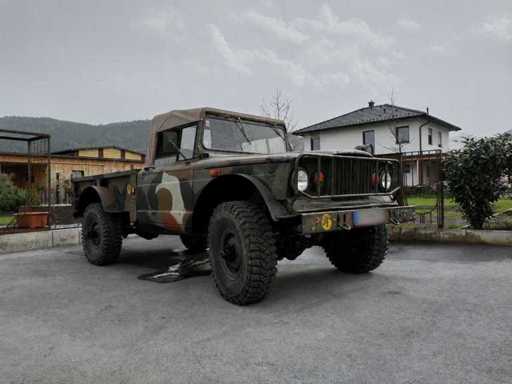 SPX | Kaiser Jeep M715 and VW Passat GTE