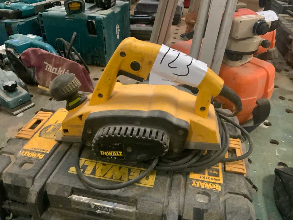 Dewalt dw680 deals