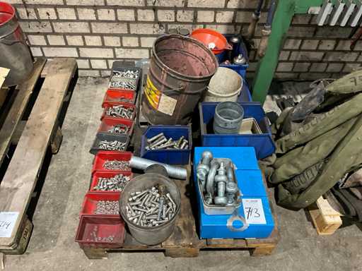 Divers matériaux de montage