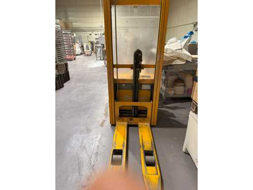 JUNGHEINRICH - Elektrische stapelaar