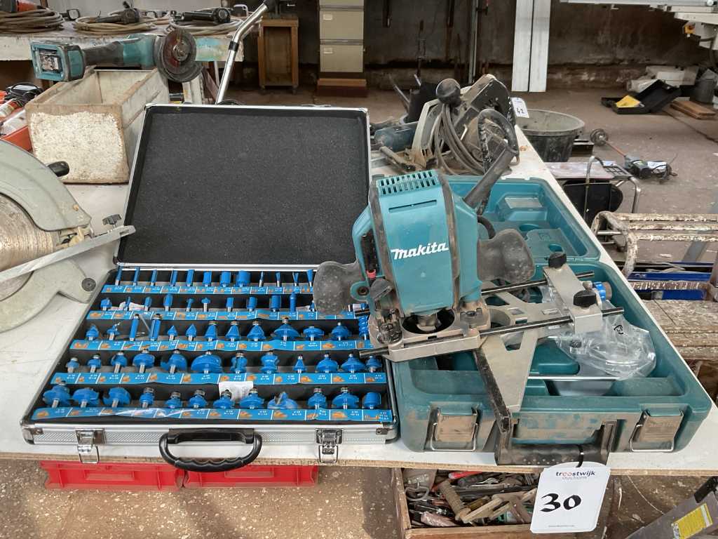 Router Makita RP0900